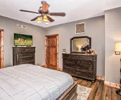 10% Booking Deposit | Smoky Mtn Sunrise | Dogs OK | Mtn View | Hot Tub | Games!
