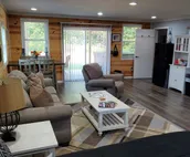 Getaway in the country/Beautiful Parke County/Large hot tub  and much more!