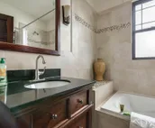 Aspenwood Manor- Beautiful Historic Apartment
