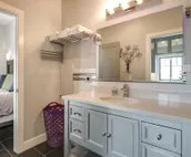 Aspenwood Manor- Modern 2bed/1ba Luxury Condo -(City Lights)