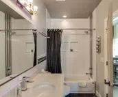 Aspenwood Manor- Modern 2bed/1ba Luxury Condo -(City Lights)