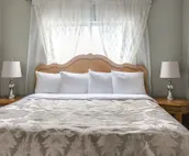 Aspenwood Manor- Magnificent and Luxurious Vienna-inspired condo!