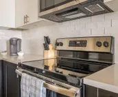 Frontdesk | 1BR Apt By Louisville Slugger Field