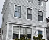 Cottage in Heart of Downtown Newport