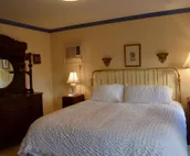 Cottage in Heart of Downtown Newport