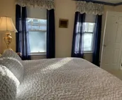 Cottage in Heart of Downtown Newport