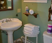Cottage in Heart of Downtown Newport