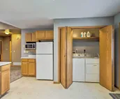 Elwood Townhome w/Patio, 7 Mi to Johnson Lake