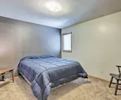 Elwood Townhome w/Patio, 7 Mi to Johnson Lake