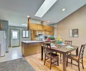 Elwood Townhome w/Patio, 7 Mi to Johnson Lake