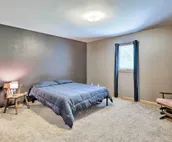 Elwood Townhome w/Patio, 7 Mi to Johnson Lake