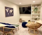 *EXTRA CLEAN*Renovated 2019 + Brand New Furniture! Open Plan & Short Walk to ND!
