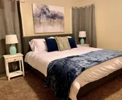 *EXTRA CLEAN*Renovated 2019 + Brand New Furniture! Open Plan & Short Walk to ND!