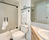 West Dover Townhouse w/ Deck, Grill & Amenities!