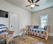 Remodeled Historic Farmhouse ~20 Mi to KC!