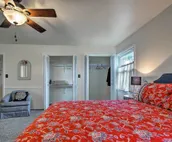 Remodeled Historic Farmhouse ~20 Mi to KC!