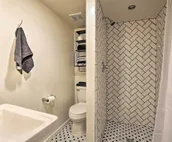 Remodeled Historic Farmhouse ~20 Mi to KC!