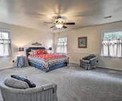 Remodeled Historic Farmhouse ~20 Mi to KC!