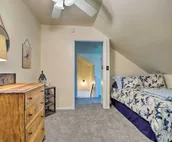 Remodeled Historic Farmhouse ~20 Mi to KC!