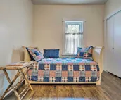 Remodeled Historic Farmhouse ~20 Mi to KC!