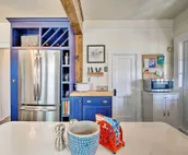 Remodeled Historic Farmhouse ~20 Mi to KC!