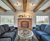 Remodeled Historic Farmhouse ~20 Mi to KC!