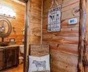 Shooting Star: Sleeps 14 + Loft Game Room, Pet Friendly with Doggy Nook