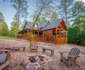 Shooting Star: Sleeps 14 + Loft Game Room, Pet Friendly with Doggy Nook