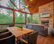 Shooting Star: Sleeps 14 + Loft Game Room, Pet Friendly with Doggy Nook