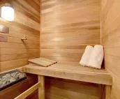 Relaxing 5bd/4ba + pool/spa/sauna, 10min to Strip