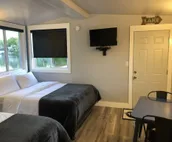 Waterfront Studio on Lake Schaffer, Walking distance to Indiana Beach