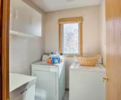 Suburban Gem w/Yard+Deck 5Mi from Dtwn Rochester!