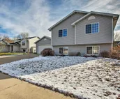 Suburban Gem w/Yard+Deck 5Mi from Dtwn Rochester!