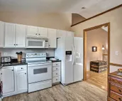 Suburban Gem w/Yard+Deck 5Mi from Dtwn Rochester!