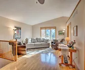 Suburban Gem w/Yard+Deck 5Mi from Dtwn Rochester!