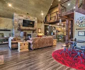 ‘Midnight at the Oasis’ Cabin: Hot Tub & Fire Pit!