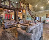‘Midnight at the Oasis’ Cabin: Hot Tub & Fire Pit!