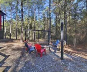 ‘Midnight at the Oasis’ Cabin: Hot Tub & Fire Pit!