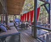 ‘Midnight at the Oasis’ Cabin: Hot Tub & Fire Pit!
