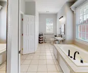 THE EXECUTIVE TWO STORY “WHERE TO STAY WHEN YOUR AWAY”(JACUZZI, ADA COMPLIANT)