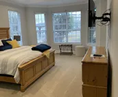 THE EXECUTIVE TWO STORY “WHERE TO STAY WHEN YOUR AWAY”(JACUZZI, ADA COMPLIANT)