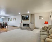 Fairbanks Alaskan Abode ~ 1 Mile to Pioneer Park!