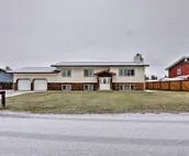 Fairbanks Alaskan Abode ~ 1 Mile to Pioneer Park!
