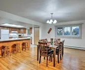 Fairbanks Alaskan Abode ~ 1 Mile to Pioneer Park!