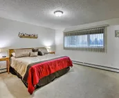 Fairbanks Alaskan Abode ~ 1 Mile to Pioneer Park!