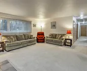 Fairbanks Alaskan Abode ~ 1 Mile to Pioneer Park!