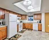 Fairbanks Alaskan Abode ~ 1 Mile to Pioneer Park!