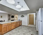 Fairbanks Alaskan Abode ~ 1 Mile to Pioneer Park!