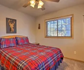 Spacious Retreat w/ Hot Tub: 15 Mi to Mt Rushmore!