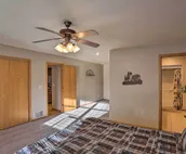 Spacious Retreat w/ Hot Tub: 15 Mi to Mt Rushmore!